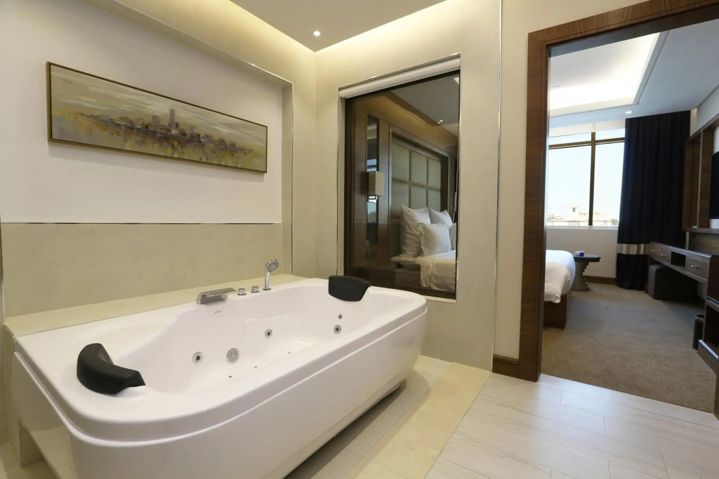 Weekend Hotel Sari