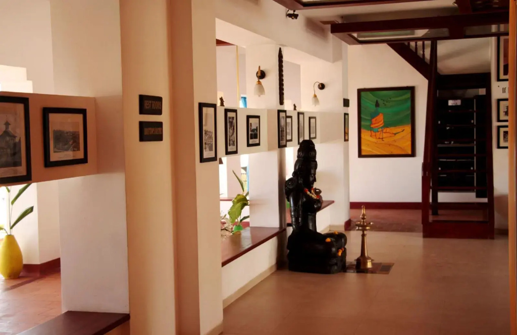 Old Lighthouse Bristow Hotel , Fort Kochi