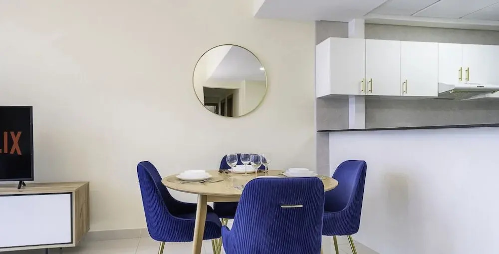 LUX  The Continental Marina Suite