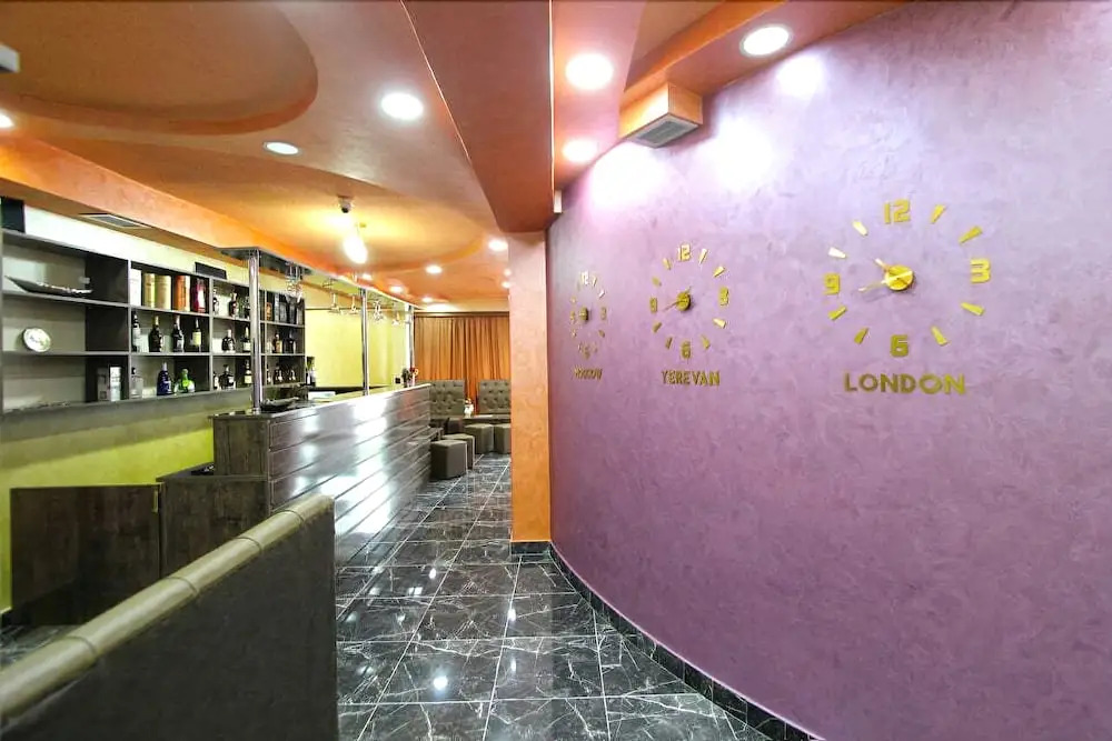 HOTEL N1