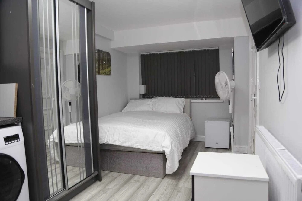 Woolwich Ensuite Roomz