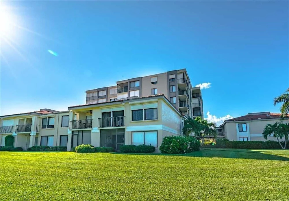 Palma Del Mar Unit 210B - Two Bedroom Condo