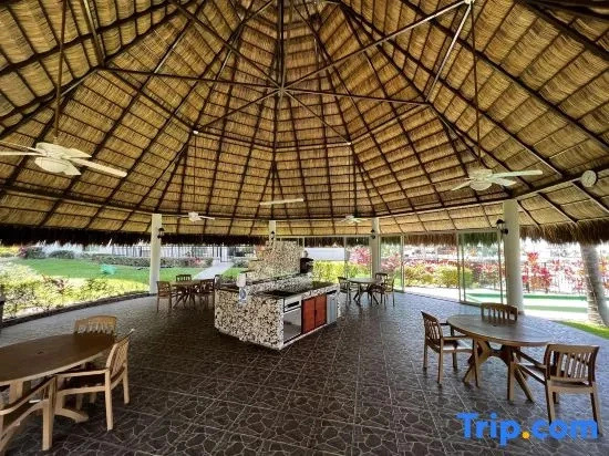 Beachfront 2 BR apartment in Playa Royale Towers in Nuevo Vallarta, MX