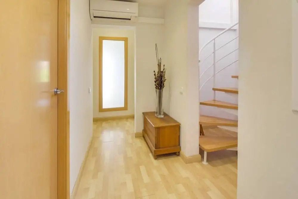 Fabulous 2 Bed with terrace close to Plaza España
