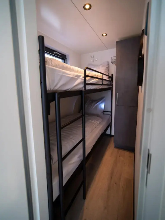Houseboat in Heeg With Stunning Marina Views