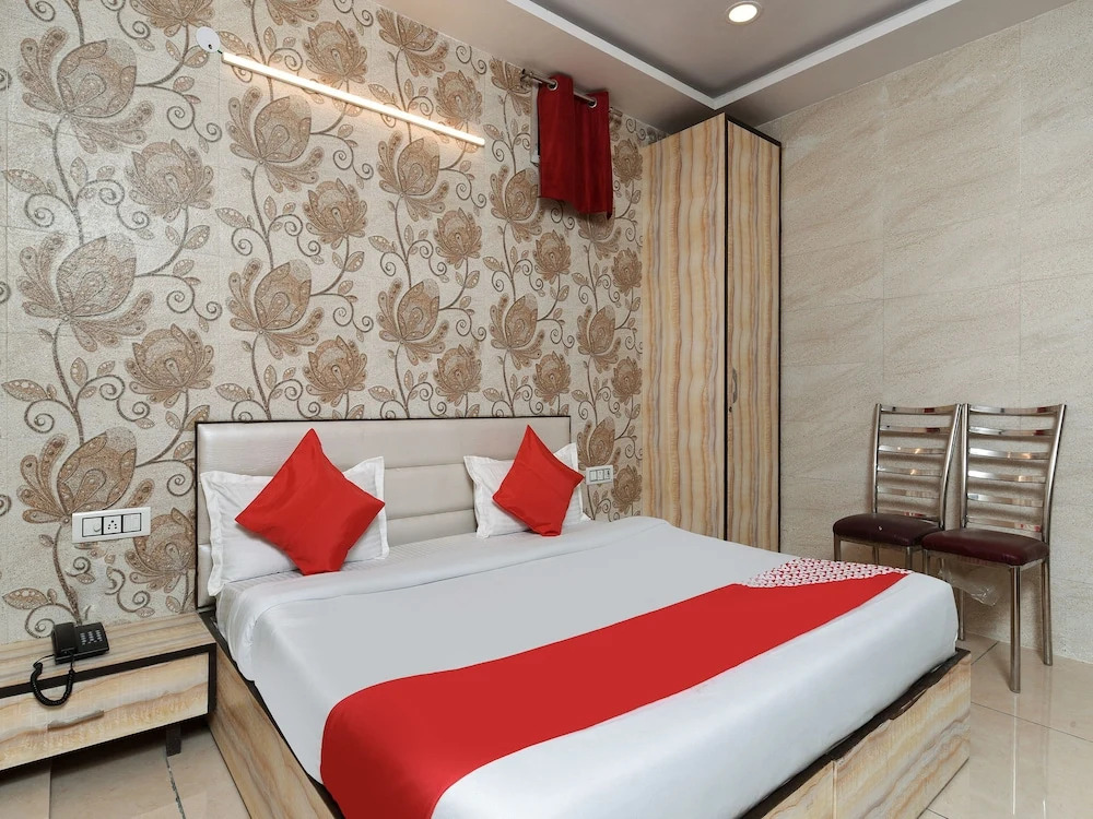 OYO 13027 Flamingo Grand