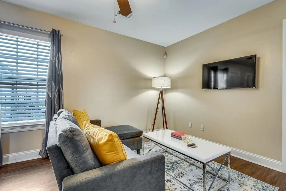 Lasalle 2B · Huge 4BR Gated Apartment w/ Off-street Parking