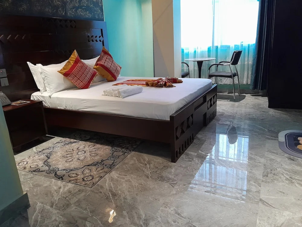 Mazola Diamond Hotel