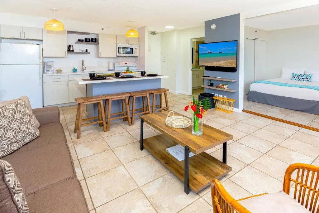29th Floor Condo with Ocean Views, WiFi, Parking, AC - Short Walk to Beach!