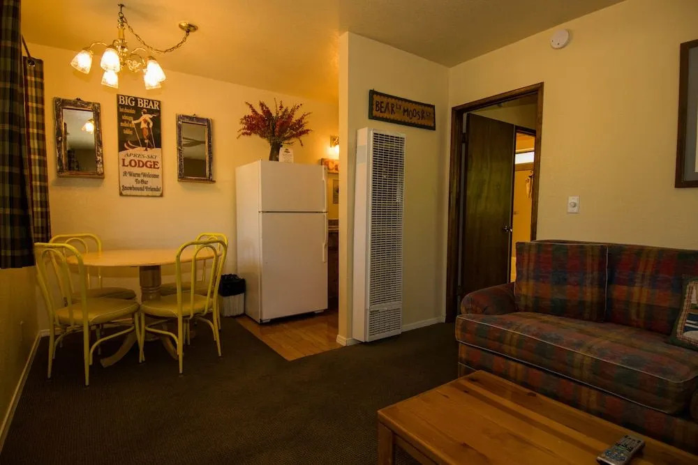 Hillcrest Lodge