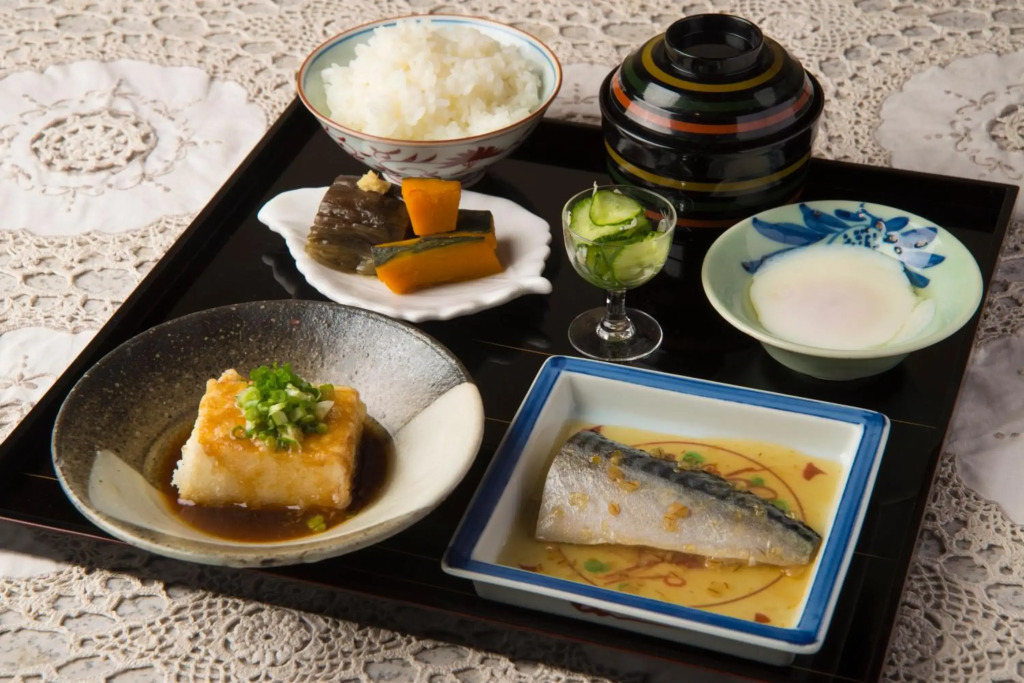 1日1組のお客様を御迎えする宿Hotobil An inn that welcomes one group of guests per day