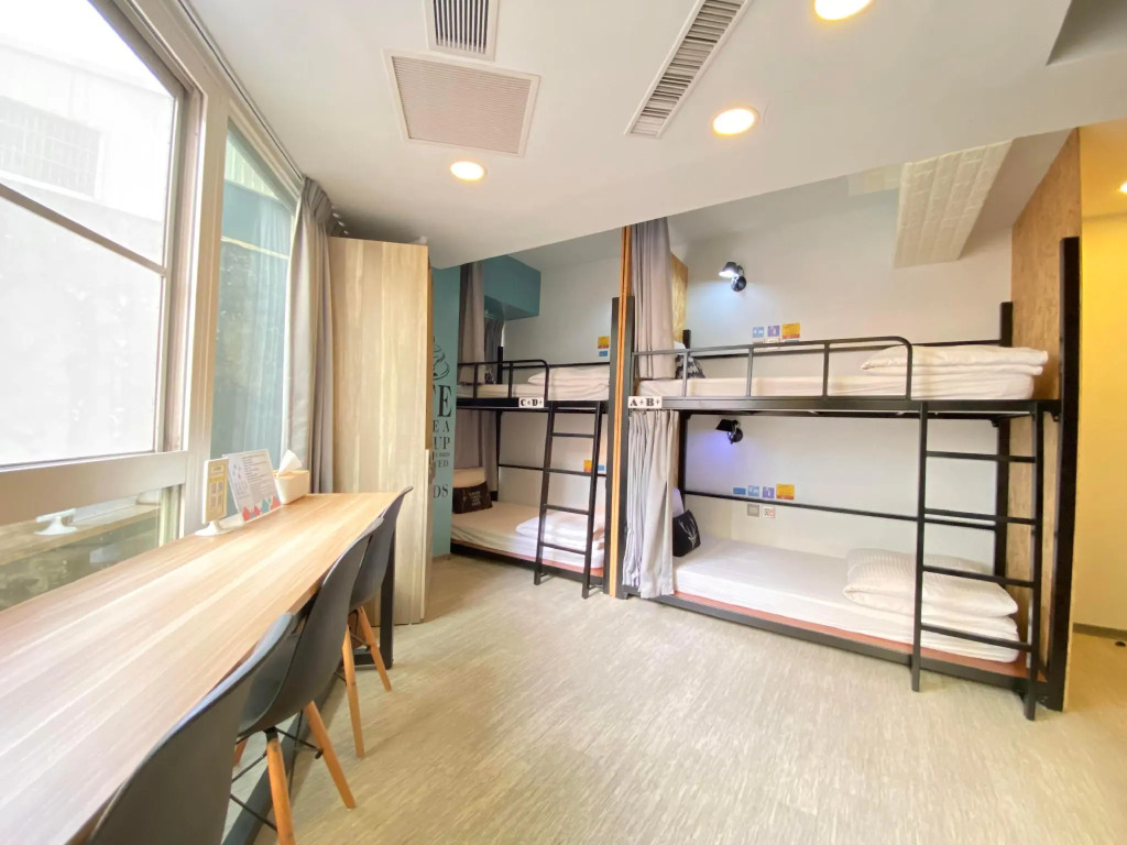 Flyinn Hostel