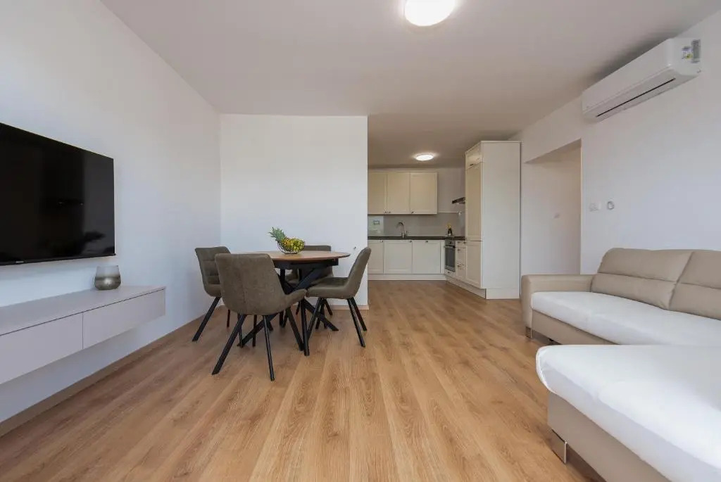 Rooms & Apartments Niko