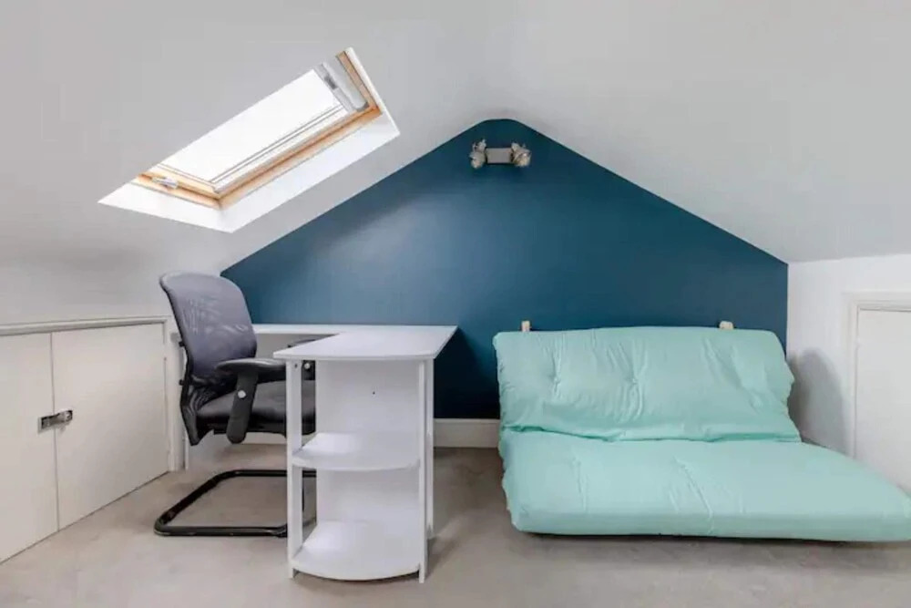 Beautifully Designed 2BD House - by Queen's Park!