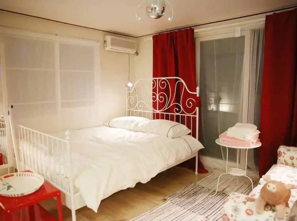 1sec from Hongdae SUB, Reliable room, wifi&Netflix