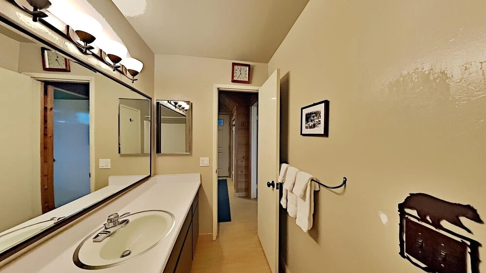 Two Bedroom Units at 1849 Condos with 3 Hot Tubs & Slopeside
