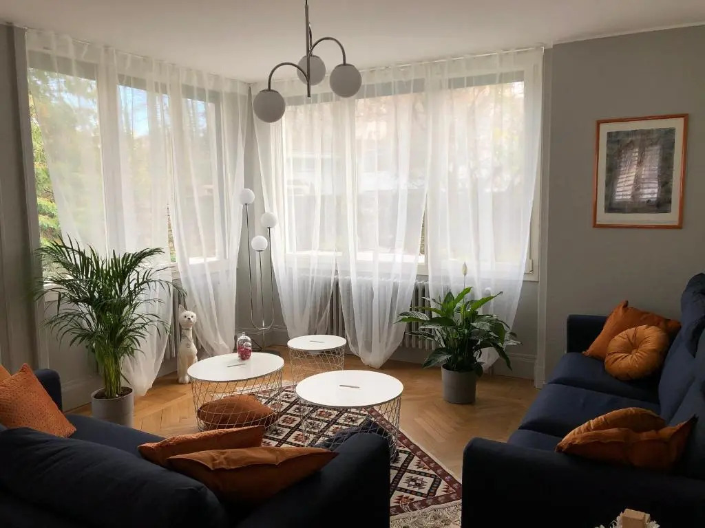 La Maison de la Douce Heure, 4 appartements climatisés avec jardin au centre ville proche des Thermes
