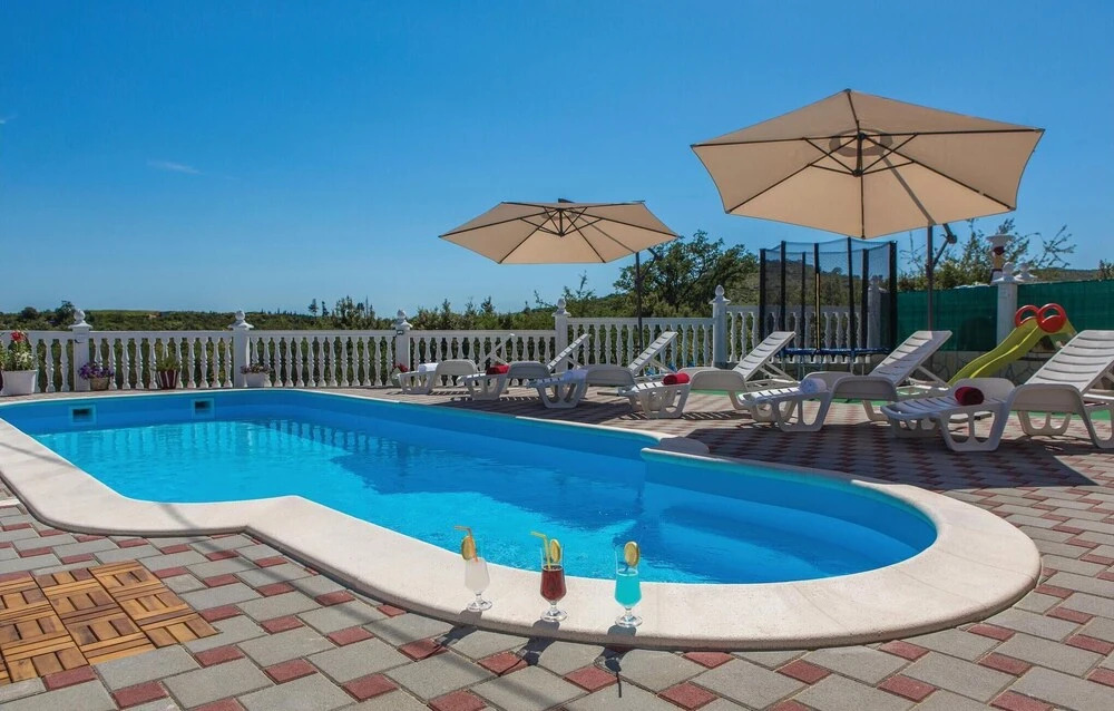 Five-Bedroom Holiday Home In Kastel Novi
