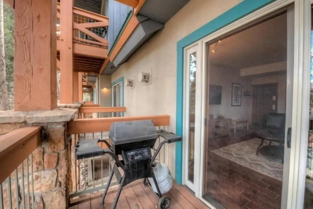 Snowflake Lift Neighborhood - 3 Bedroom Condo - 1 Block to Lift!