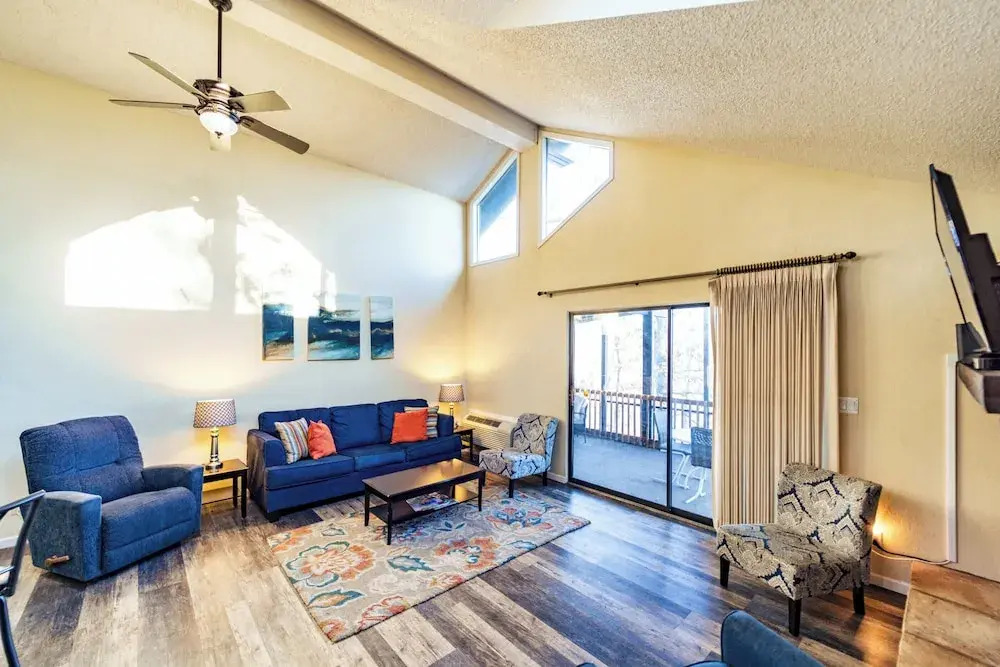 Serenity Now Quiet 4 BDR Next to Margaritaville!