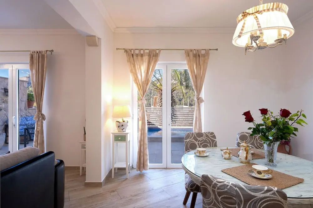 Villa Capitis in the Centre- Luxury Apartment with Swimming Pool