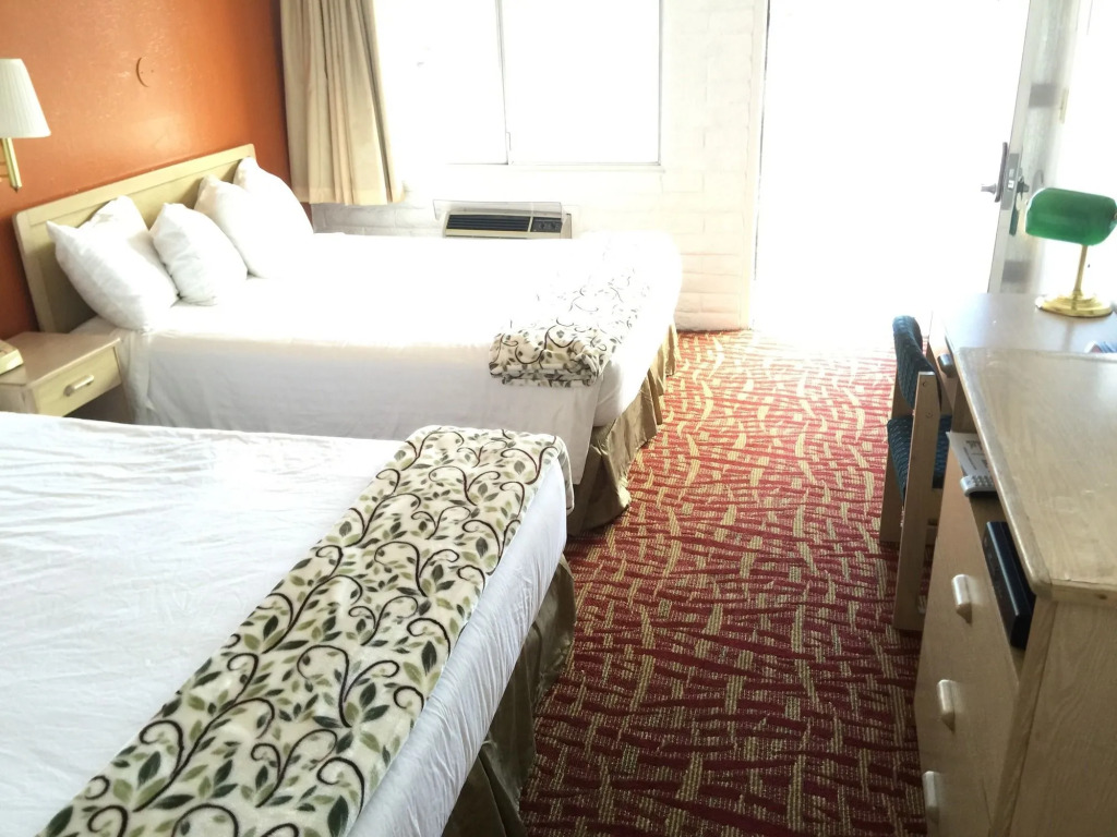 Royal Crest Motel