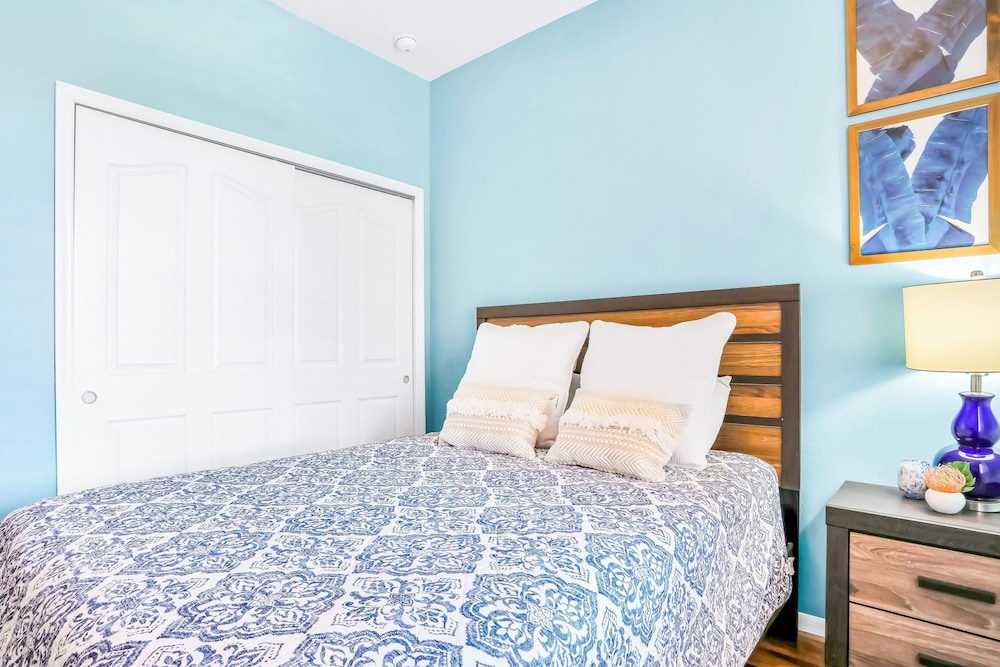 Dog-friendly Home w/ Private Hot Tub, High-speed Wifi, AC, Washer/dryer & Patio