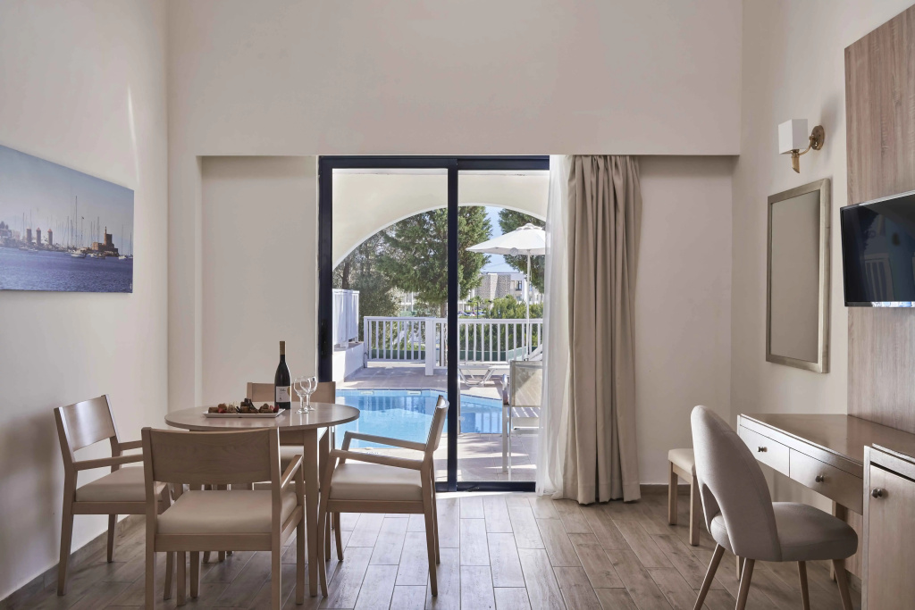 Kiotari Miraluna Beach Resort