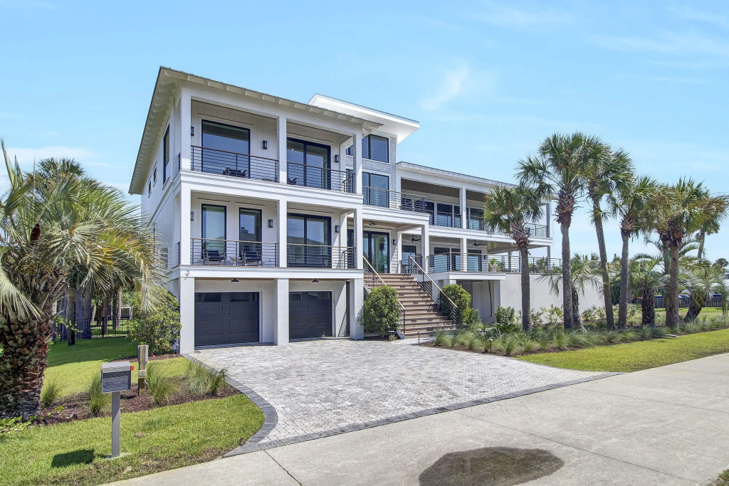 3 47th Avenue by Avantstay Oceanfront + Private Pool + View