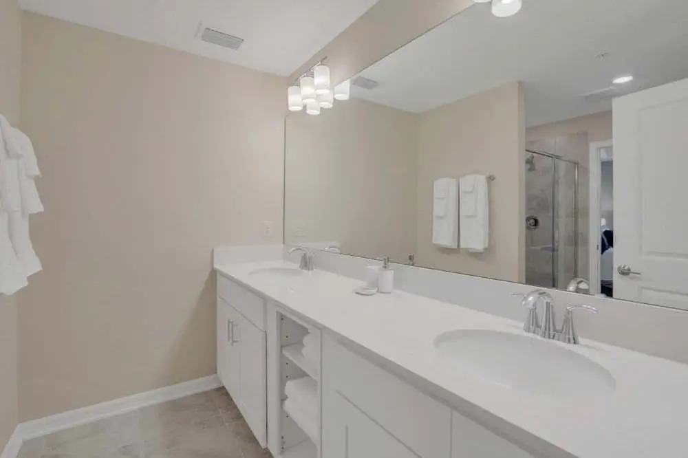 Precious Condo 8min to Disneyworld Resort Access St105