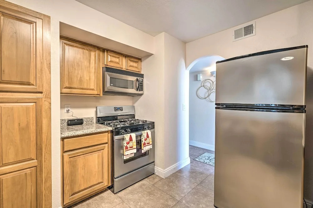 Seasonal Pool & Spa: Las Vegas Pad, 11 Mi to Strip