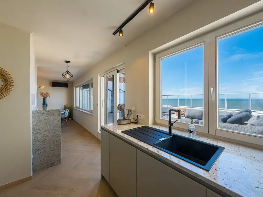 Beautiful Penthouse With Phenomenal sea View