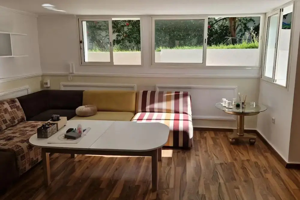 2 Bed Villa Sleeps 4 - Garden Wifi Parking