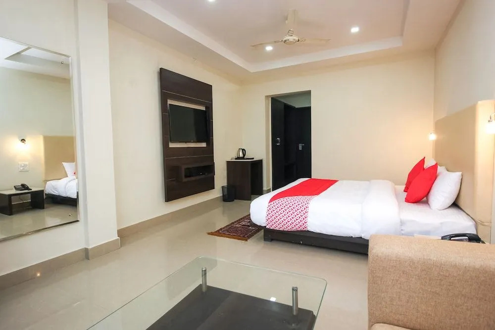 OYO 28425 Dal Lake Resort