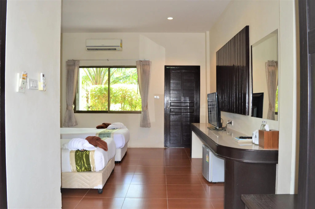 B Square Hotel