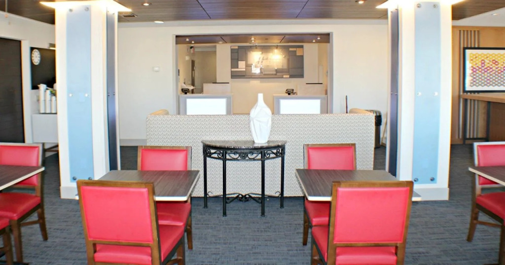 Holiday Inn Express & Suites Plainview by IHG