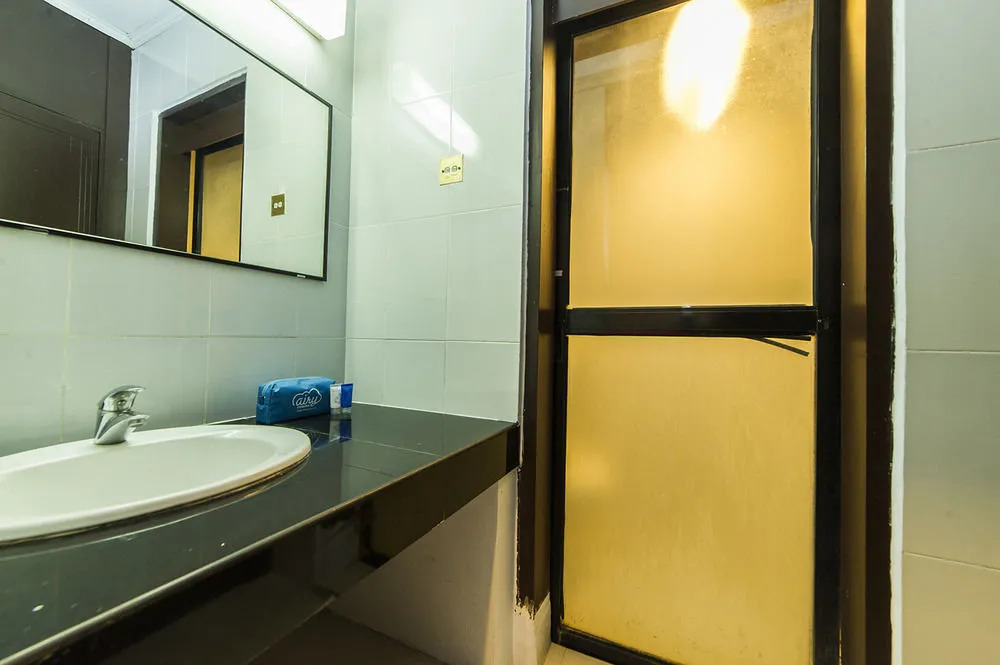 Airy Ratu Indah Ratulangi 17 Makassar