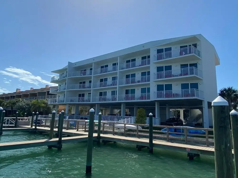 Oceana 305 East
