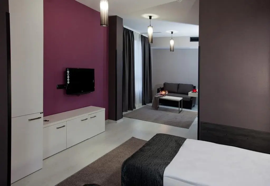 Hotel Idol