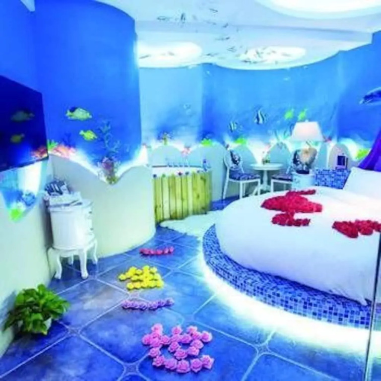 Weiman Couples Hotel