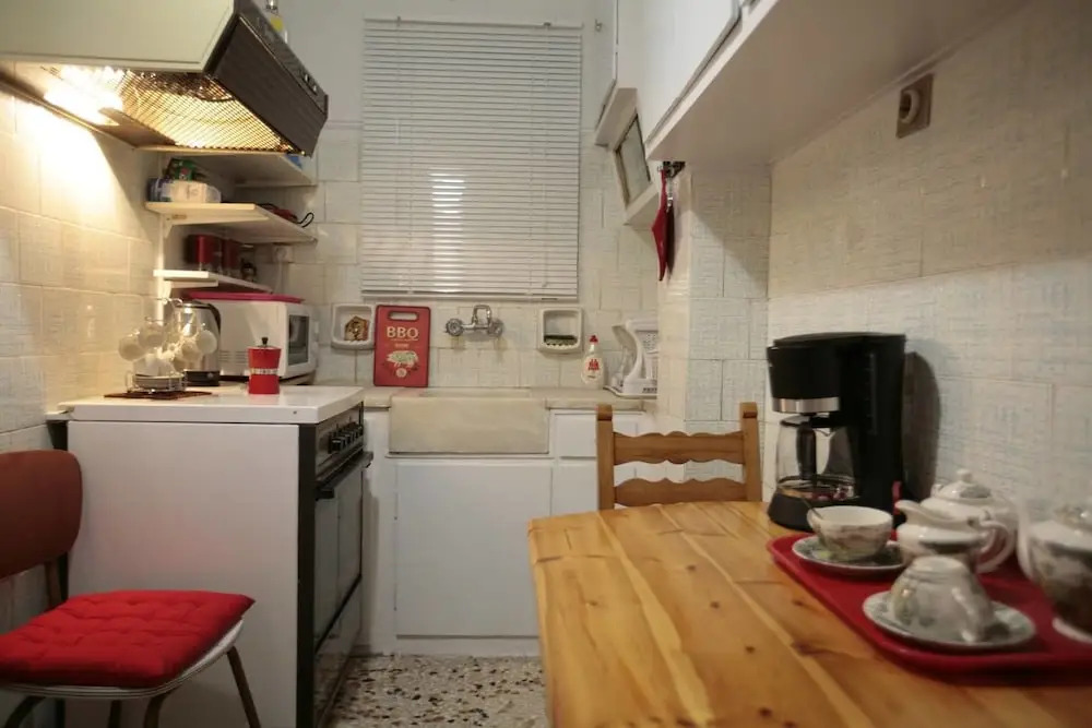 Comfy & Tasteful Central Apt • 1' to Metro Station
