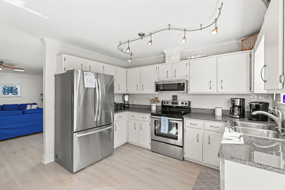 Laguna Breeze! Dog-friendly 4BR Beach Escape for 8 With Coastal Charm!