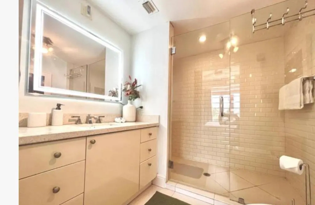 Carlyle Hotel Ocean Dr South Beach 2 Bedroom Luxury Apartment