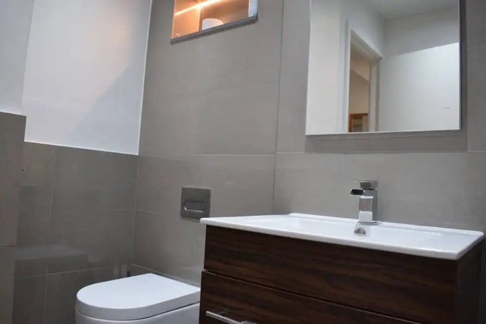 1 Bedroom Queen's Park Flat