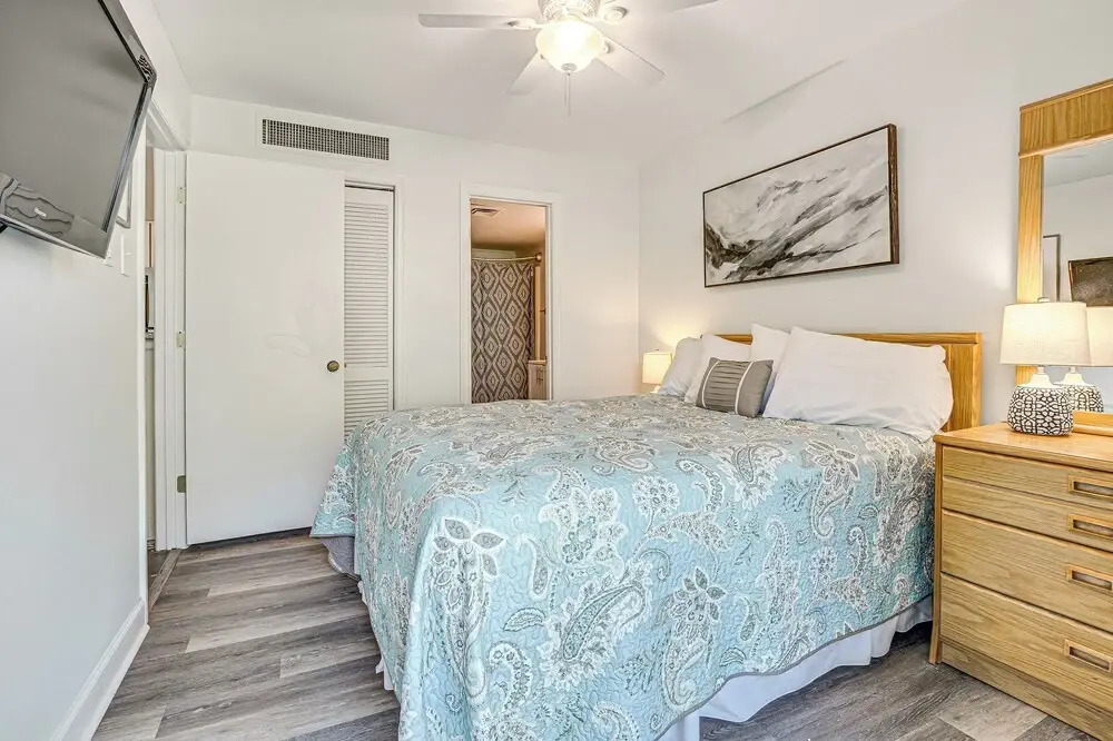 Beach & Pool Access: Resort-style Myrtle Beach Gem