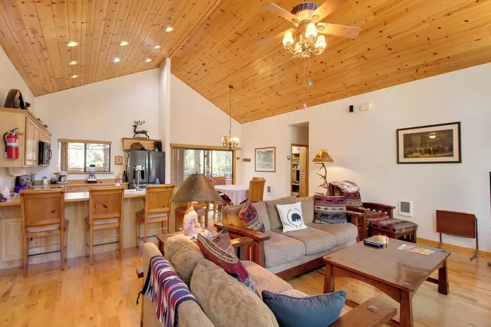 Scenic Deck + Horse Corral: Pinetop-lakeside Cabin