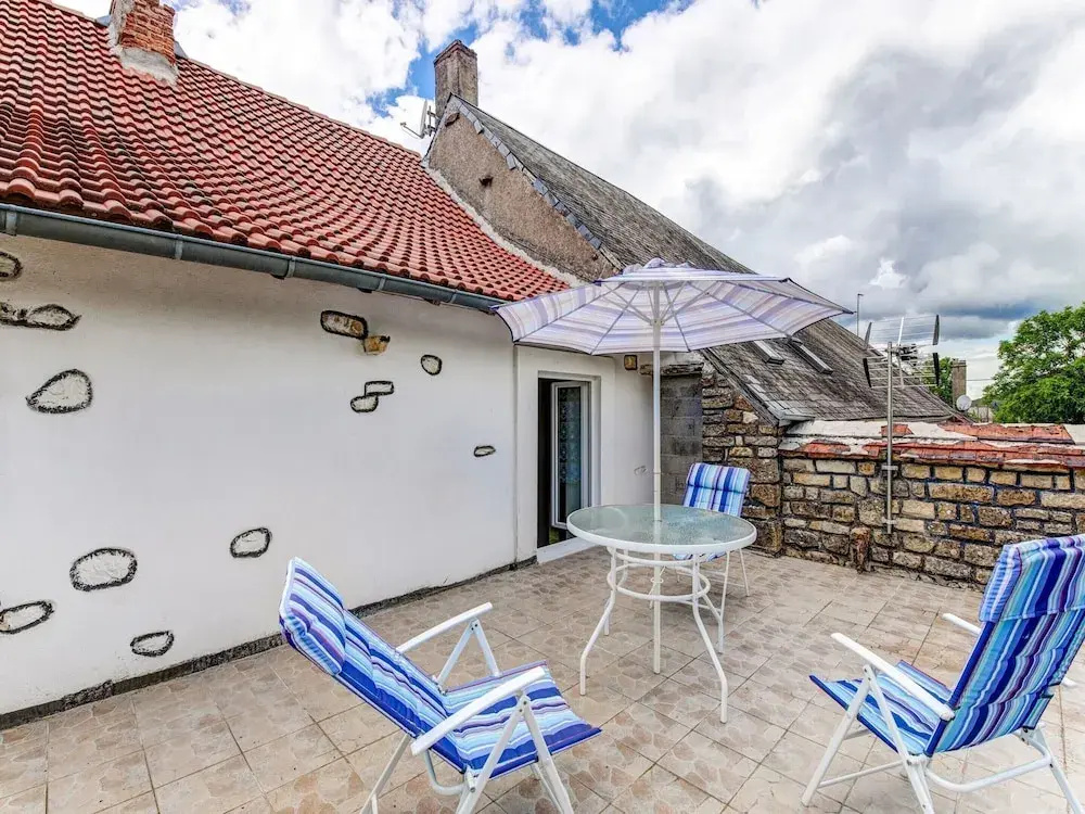 Traditional Holiday Home in Brinon sur Beuvron