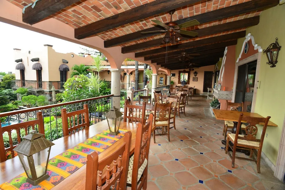 Casa Tres Leones