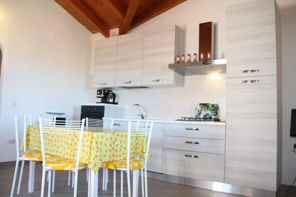 Modern & Chic Pool House 24