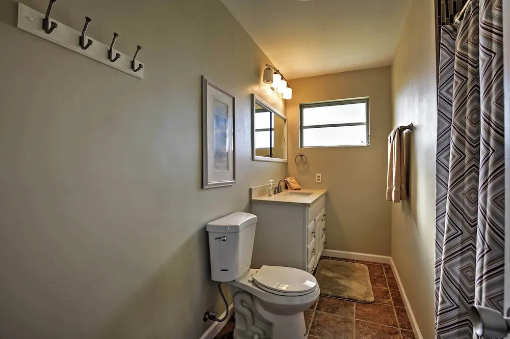 Pet-friendly Daytona Beach Home, Walk to the Ocean